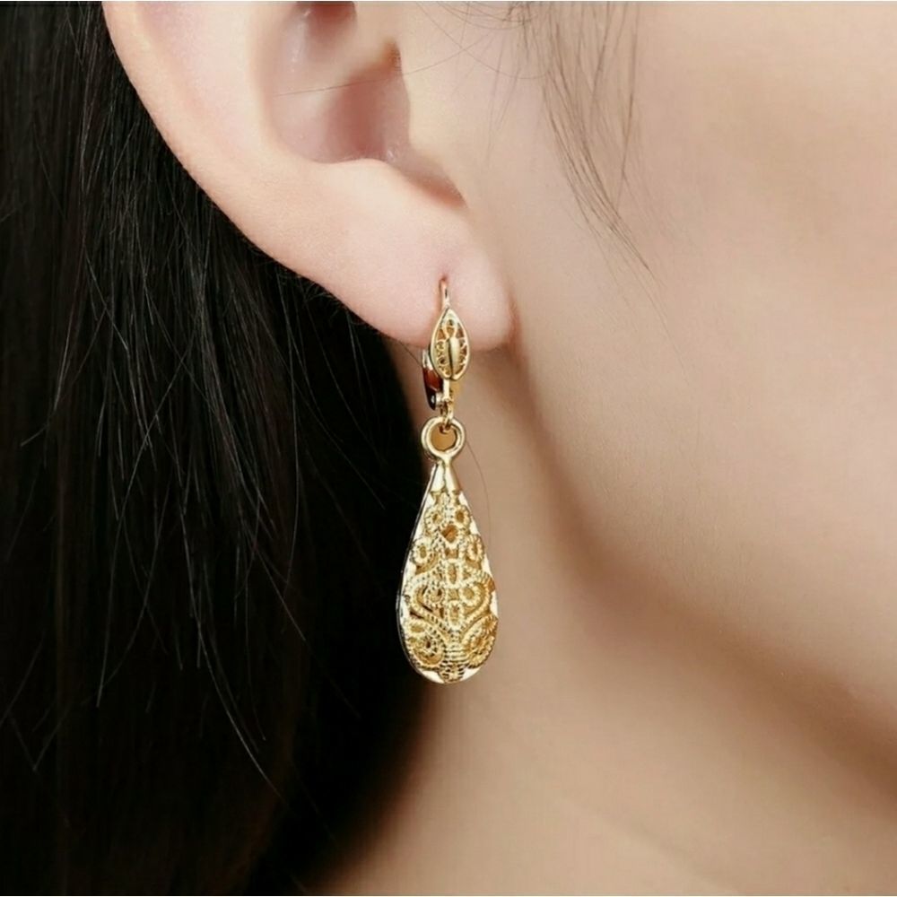 Gold Vintage Earrings - Picture 2 of 5